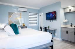 Cozy Beachside Boutique Hotel King Suite kitchen