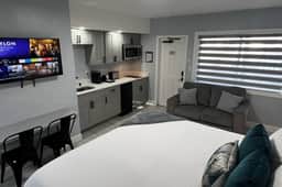 2 BR Suite Upscale Beachside Boutique Hotel