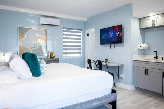 Cozy Beachside Boutique Hotel King Suite kitchen