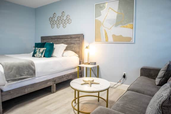 Beach-Walk King Suite w/ Kitchenette Oceano Suites