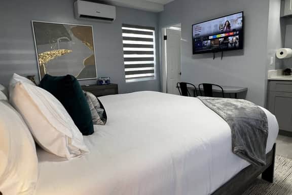 2 BR Suite Upscale Beachside Boutique Hotel
