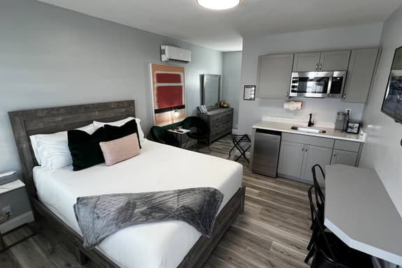 Stylish Boutique Hotel - Queen suite - Oceano Suites